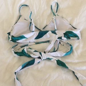Cupshe Swim - Wrap Around Leaf Print Bikini Top Cupshe Swim - Wrap Around Leaf Print Bikini Top